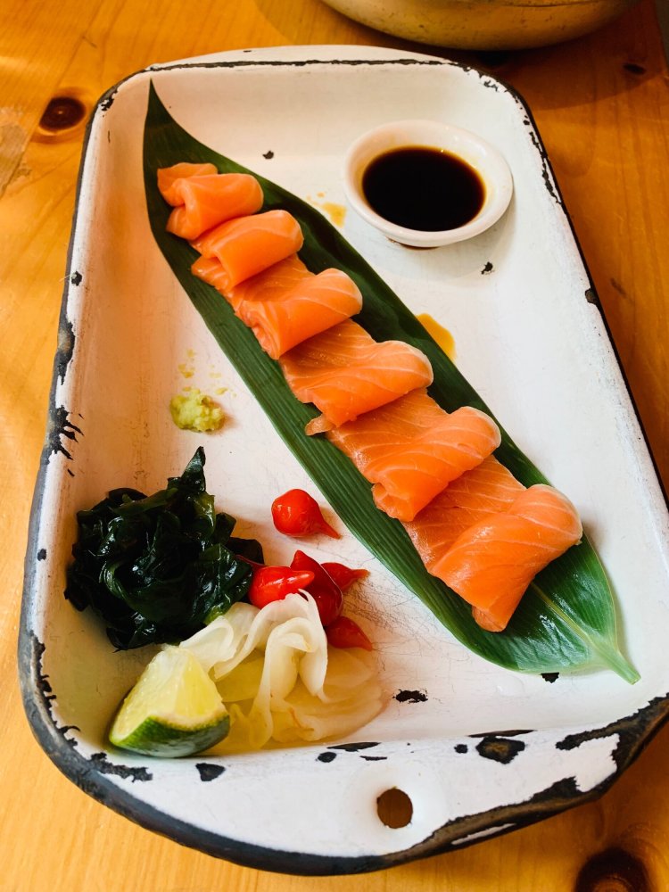  Salmon Sashimi 